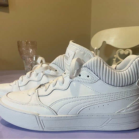 pumas white soft foam women’s sneakers in 9 - Picture 10 of 11